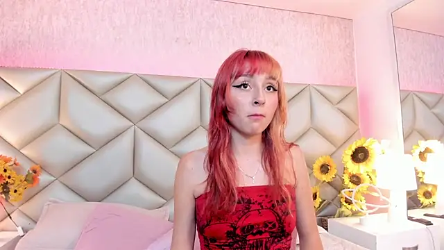 Snapshot of dafnne_hall chatting on 11.26.25 dafnne hall online show from 11.26.25