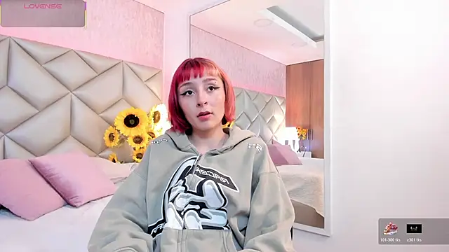 Snapshot of dafnne_hall chatting on 11.29.25 dafnne hall online show from 11.29.25