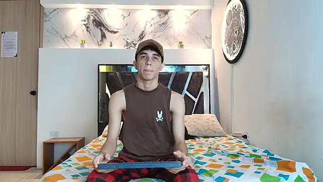 THREE GUYS HOT online show from 10.11.25