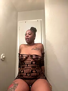 ObsessedWLyla online show from 11.13.25