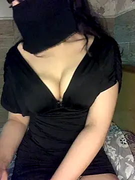 Snapshot of Dahab_ chatting on 10.13.25 Dahab online show from 10.13.25