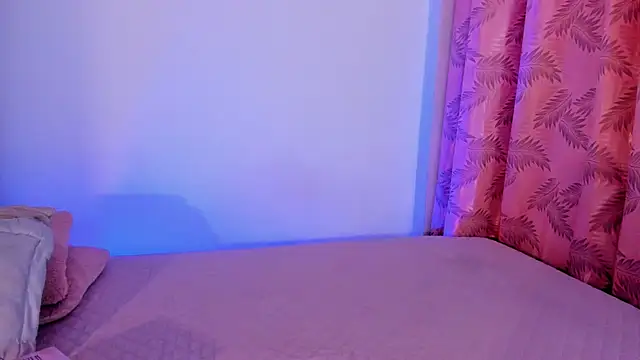 Snapshot of riley_bensongh chatting on 02.06.26 riley bensongh online show from 02.06.26