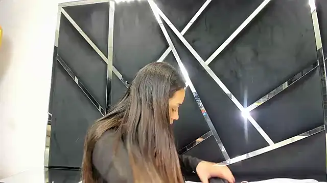 Noa Arez online show from 02.04.26