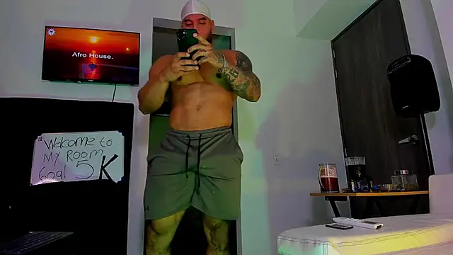 Snapshot of Andrew_Johnnson chatting on 10.04.25 Andrew Johnnson online show from 10.04.25