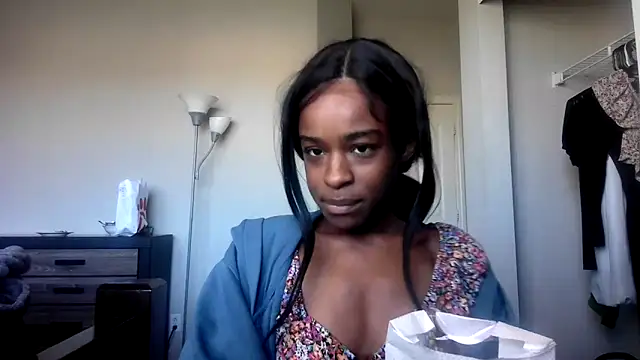 Marlowlovee online show from 10.13.25