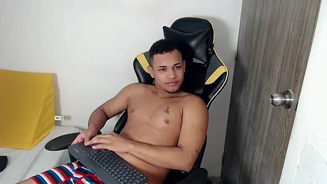 Snapshot of Eskayler_ chatting on 09.15.25 Eskayler online show from 09.15.25
