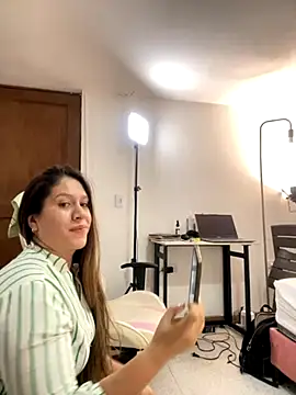 emma hot2006 online show from 10.20.25