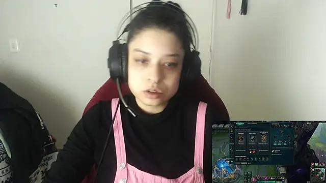 Snapshot of miss_carmila1 chatting on 10.31.25 miss carmila1 online show from 10.31.25