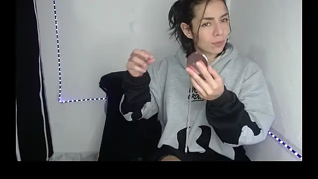 Snapshot of LisSweetx chatting on 10.22.25 LisSweetx online show from 10.22.25