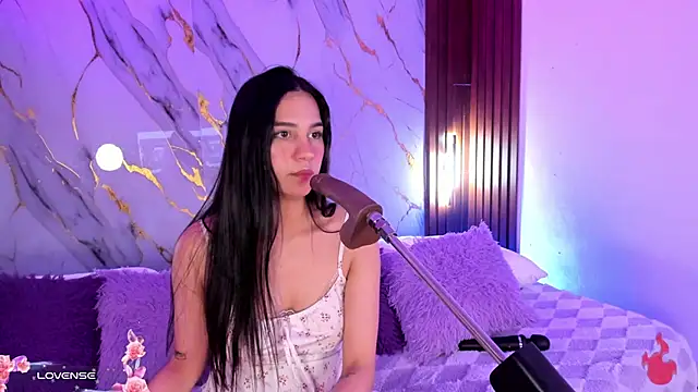 Snapshot of Emmiicute chatting on 04.18.26 Emmiicute online show from 04.18.26