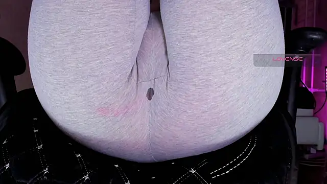 Cameltoe squirt inPants online show from 10.18.25