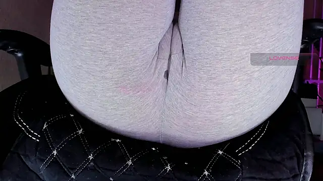 Cameltoe squirt inPants online show from 10.20.25