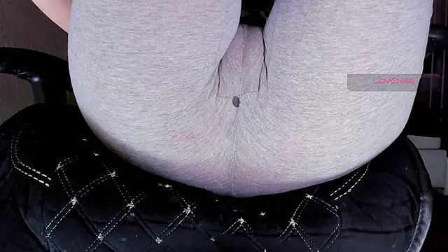 Cameltoe squirt inPants online show from 10.21.25