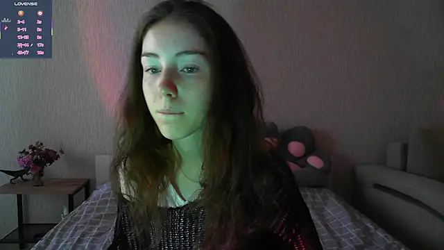 Snapshot of eskatmi chatting on 09.19.25 eskatmi online show from 09.19.25