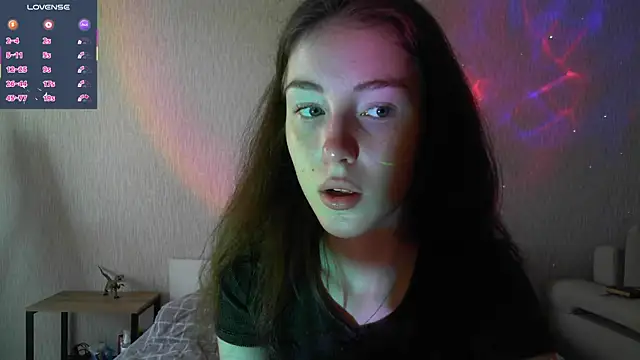 Snapshot of eskatmi chatting on 09.28.25 eskatmi online show from 09.28.25