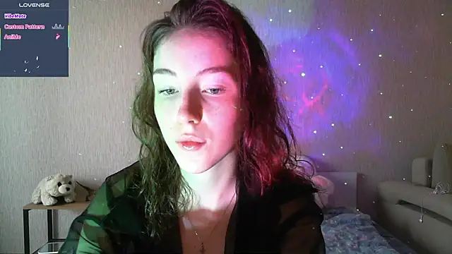 Snapshot of eskatmi chatting on 10.15.25 eskatmi online show from 10.15.25