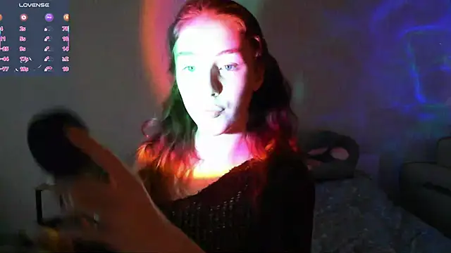 Snapshot of eskatmi chatting on 10.16.25 eskatmi online show from 10.16.25