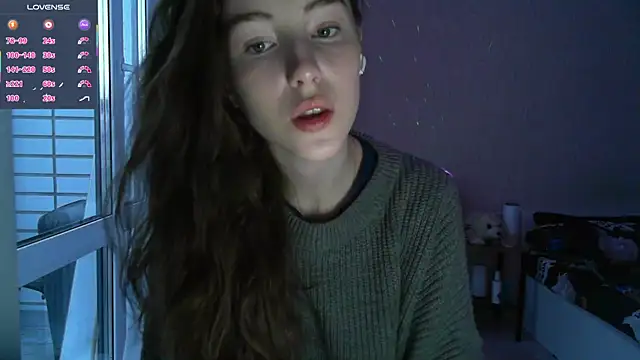 Snapshot of eskatmi chatting on 11.20.25 eskatmi online show from 11.20.25