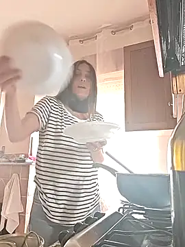 DaisyDea online show from 10.28.25