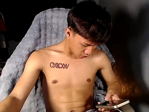 naughtyboyloy 0 online show from 04.08.26