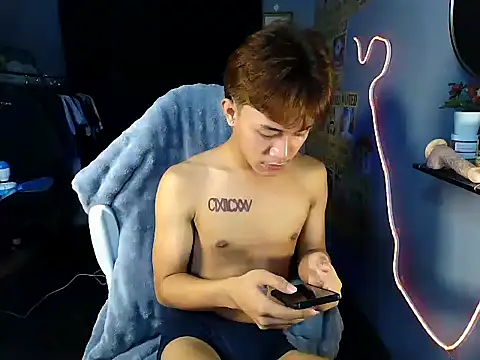 naughtyboyloy 0 online show from 06.17.26