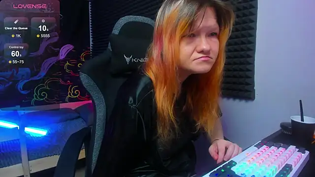 Snapshot of Nora_lovvvv chatting on 10.04.25 Nora lovvvv online show from 10.04.25