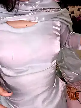 Snapshot of PRIYA_22 chatting on 04.15.26 PRIYA 22 online show from 04.15.26