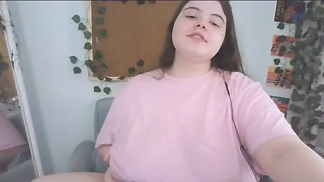 Snapshot of brattyprincessemma chatting on 10.17.25 brattyprincessemma online show from 10.17.25