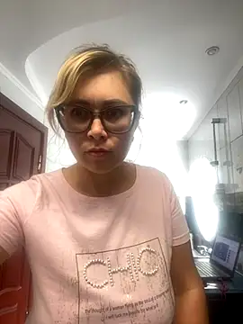 Snapshot of Crystal00Girl chatting on 09.19.25 Crystal00Girl online show from 09.19.25