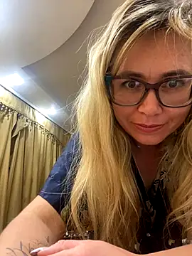 Snapshot of Crystal00Girl chatting on 10.09.25 Crystal00Girl online show from 10.09.25