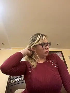 Snapshot of Crystal00Girl chatting on 10.11.25 Crystal00Girl online show from 10.11.25