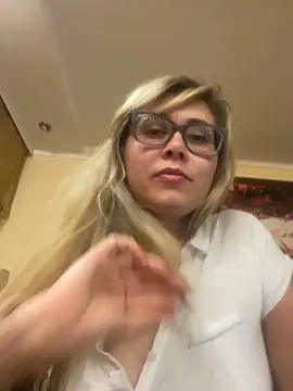 Snapshot of Crystal00Girl chatting on 10.12.25 Crystal00Girl online show from 10.12.25