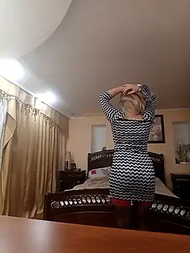 Snapshot of Crystal00Girl chatting on 10.21.25 Crystal00Girl online show from 10.21.25