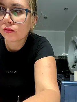 Snapshot of Crystal00Girl chatting on 10.26.25 Crystal00Girl online show from 10.26.25