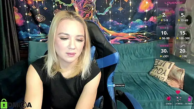 CrystalGirl99 online show from 01.12.26