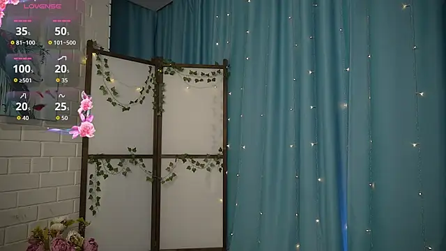 Snapshot of Winaria chatting on 10.14.25 Winaria online show from 10.14.25