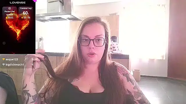 Snapshot of Miss_Lucifer6 chatting on 09.22.25 Miss Lucifer6 online show from 09.22.25