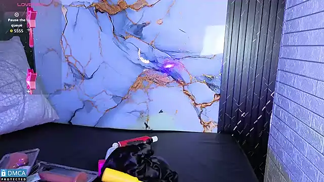 nena cupcake  online show from 10.18.25