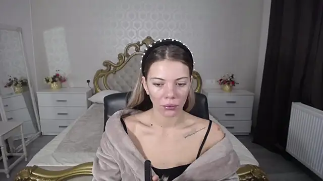 Snapshot of AmberTop chatting on 10.08.25 AmberTop online show from 10.08.25