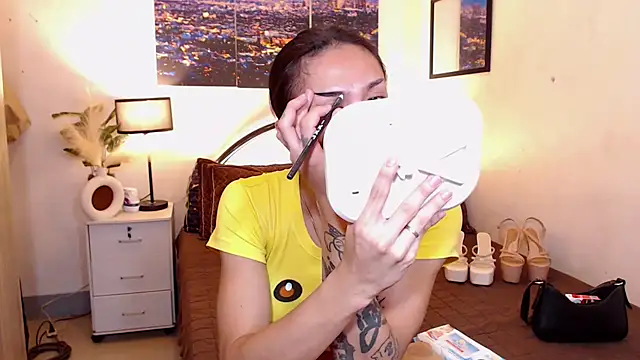 WILDROXIE online show from 09.08.25