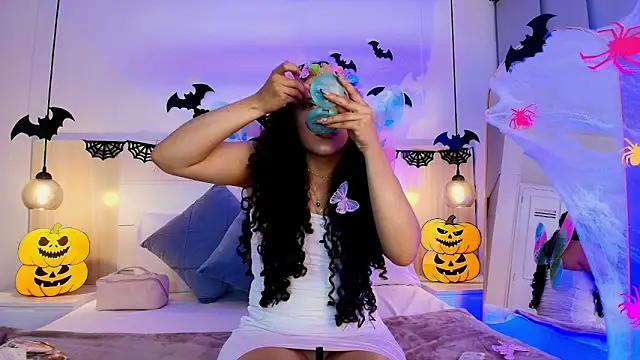 alehia cute online show from 10.31.25