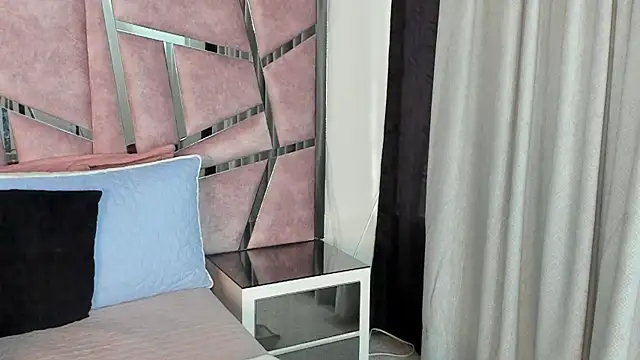 Snapshot of HaileyDuke chatting on 10.24.25 HaileyDuke online show from 10.24.25