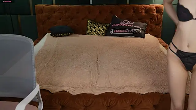 Naomi 054 online show from 11.10.25