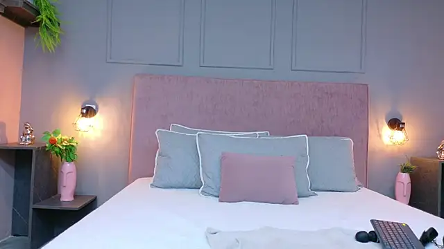 Camila Hill  online show from 09.11.25