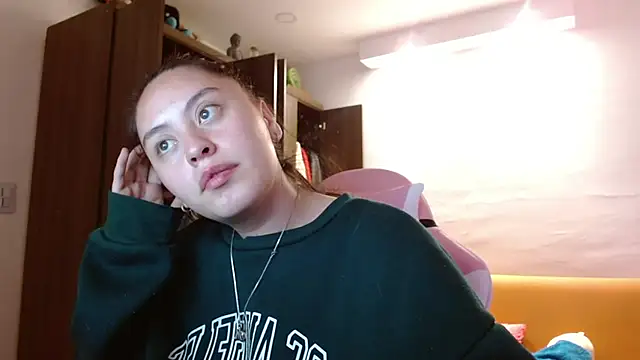 madissooon   online show from 11.12.25