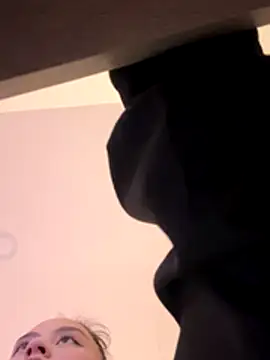 madissooon   online show from 11.20.25