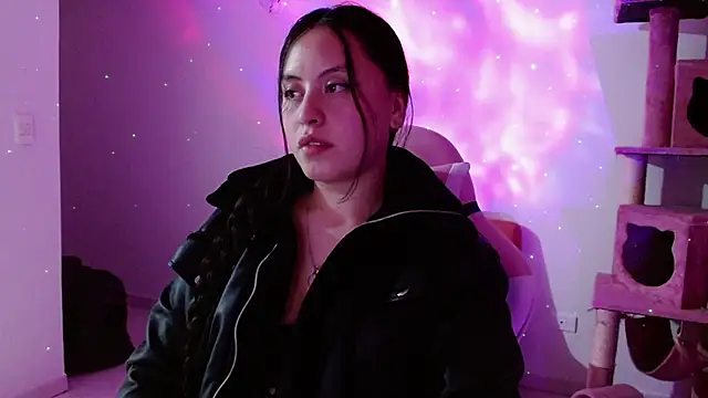 madissooon   online show from 12.15.25