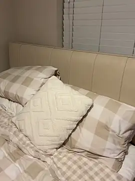 Layla 20  online show from 01.14.26