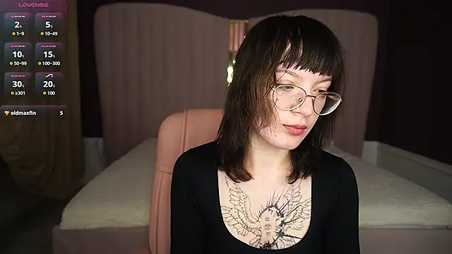 Snapshot of Pixie_Peachh chatting on 10.08.25 Pixie Peachh online show from 10.08.25