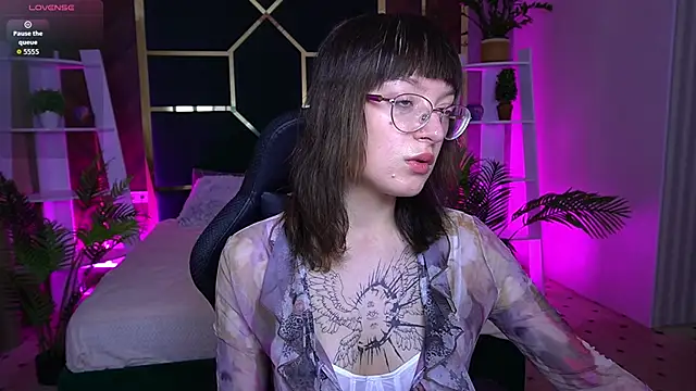 Snapshot of Pixie_Peachh chatting on 11.01.25 Pixie Peachh online show from 11.01.25